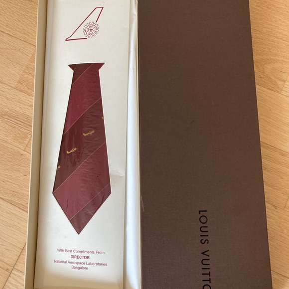 Brand New LouisVuitton airplanes printed tie - Picture 8 of 10